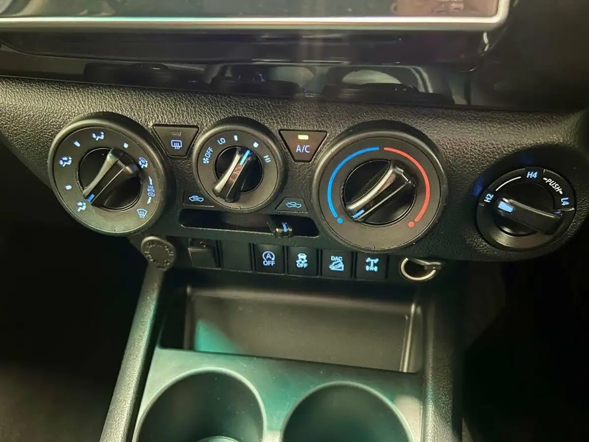 2020-toyota-hi-lux-24d-4d-icon-35t-auto-big-20