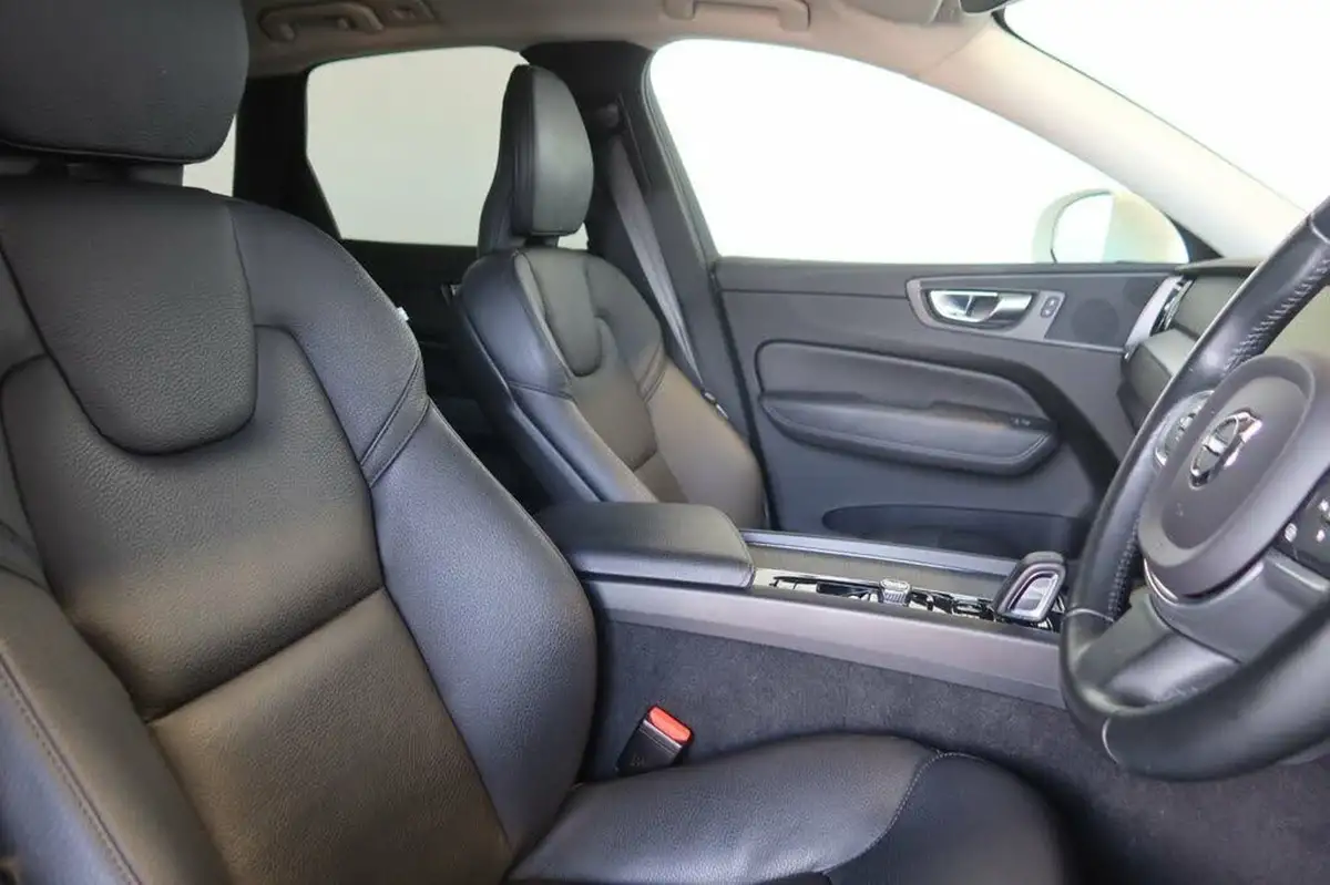 2021-volvo-xc60-20td-b4-momentum-big-12