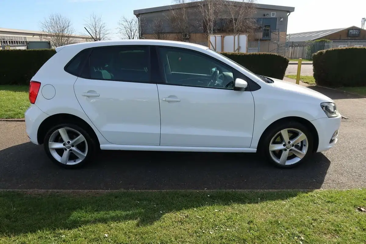 2014-volkswagen-polo-12-tsi-sel-5d-dsg-big-14