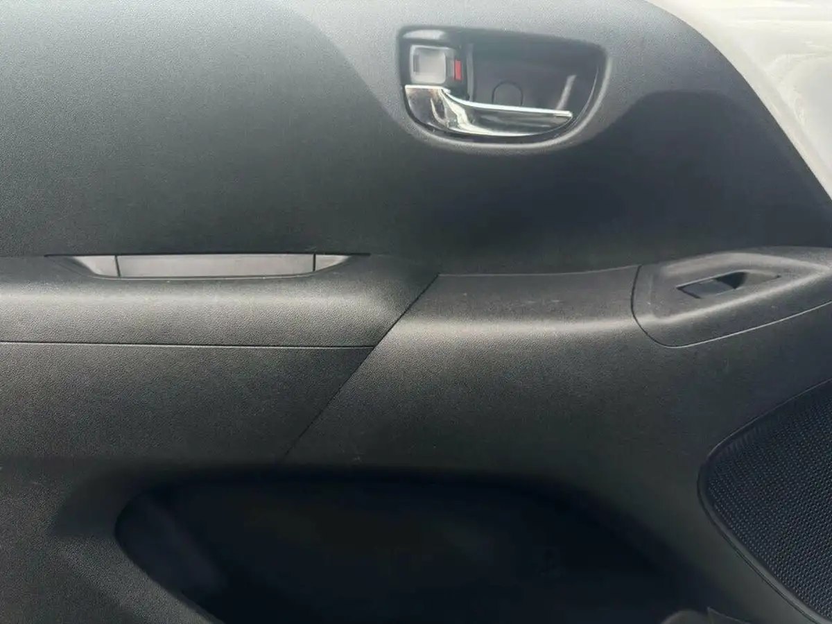 2017-citroen-c1-12-puretech-flair-5d-big-52