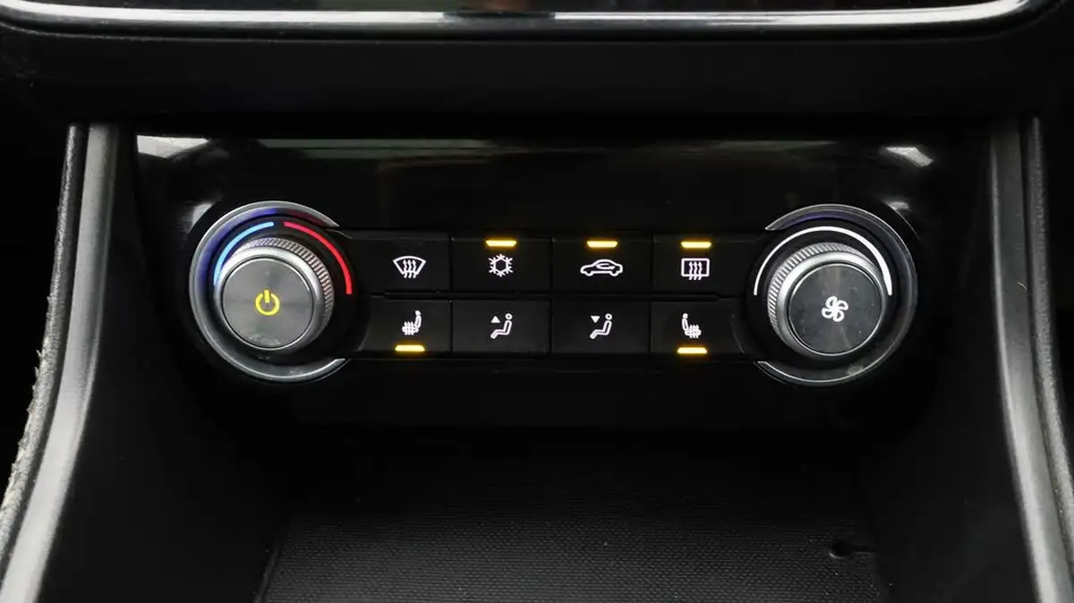 2020-mg-zs-suv-e-exclusive-ev-big-11