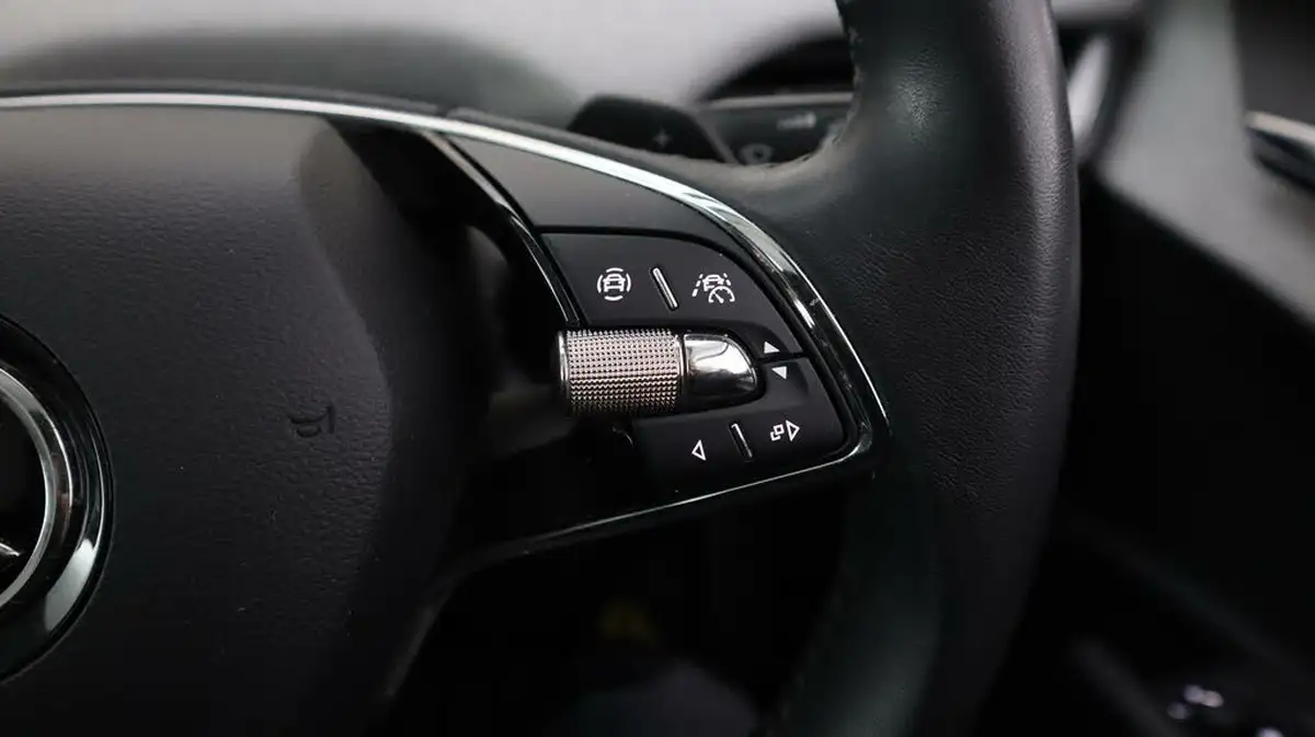2022-skoda-enyaq-e-80-82-kwh-big-22