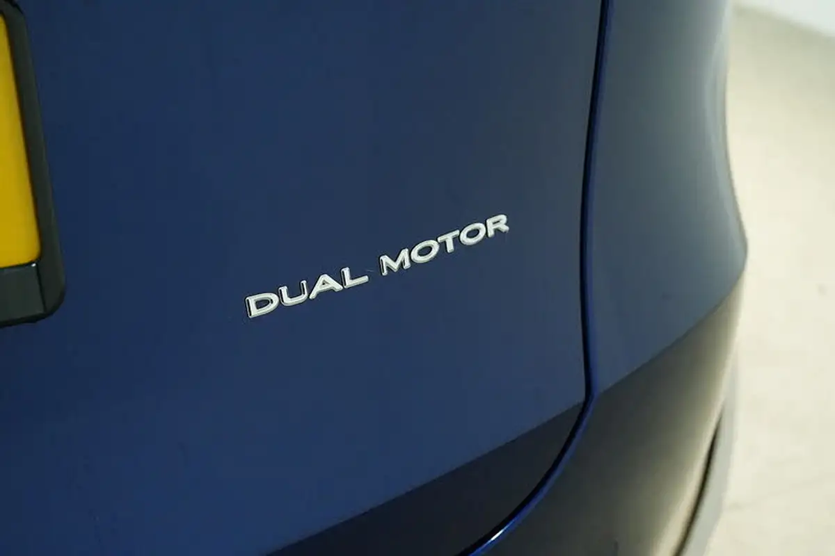 2022-tesla-model-y-e-long-range-big-15