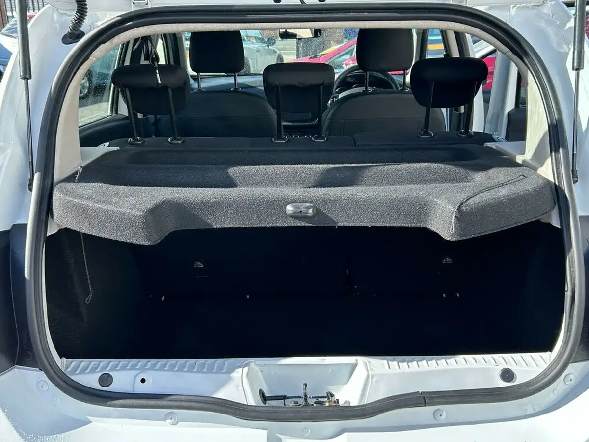 2015-dacia-sandero-stepway-09-laureate-big-10