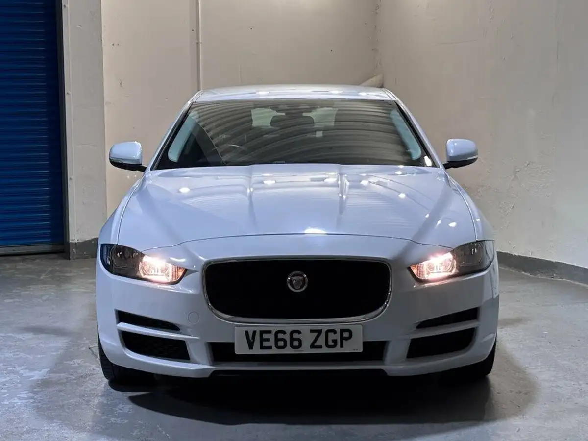 2016-jaguar-xe-big-1