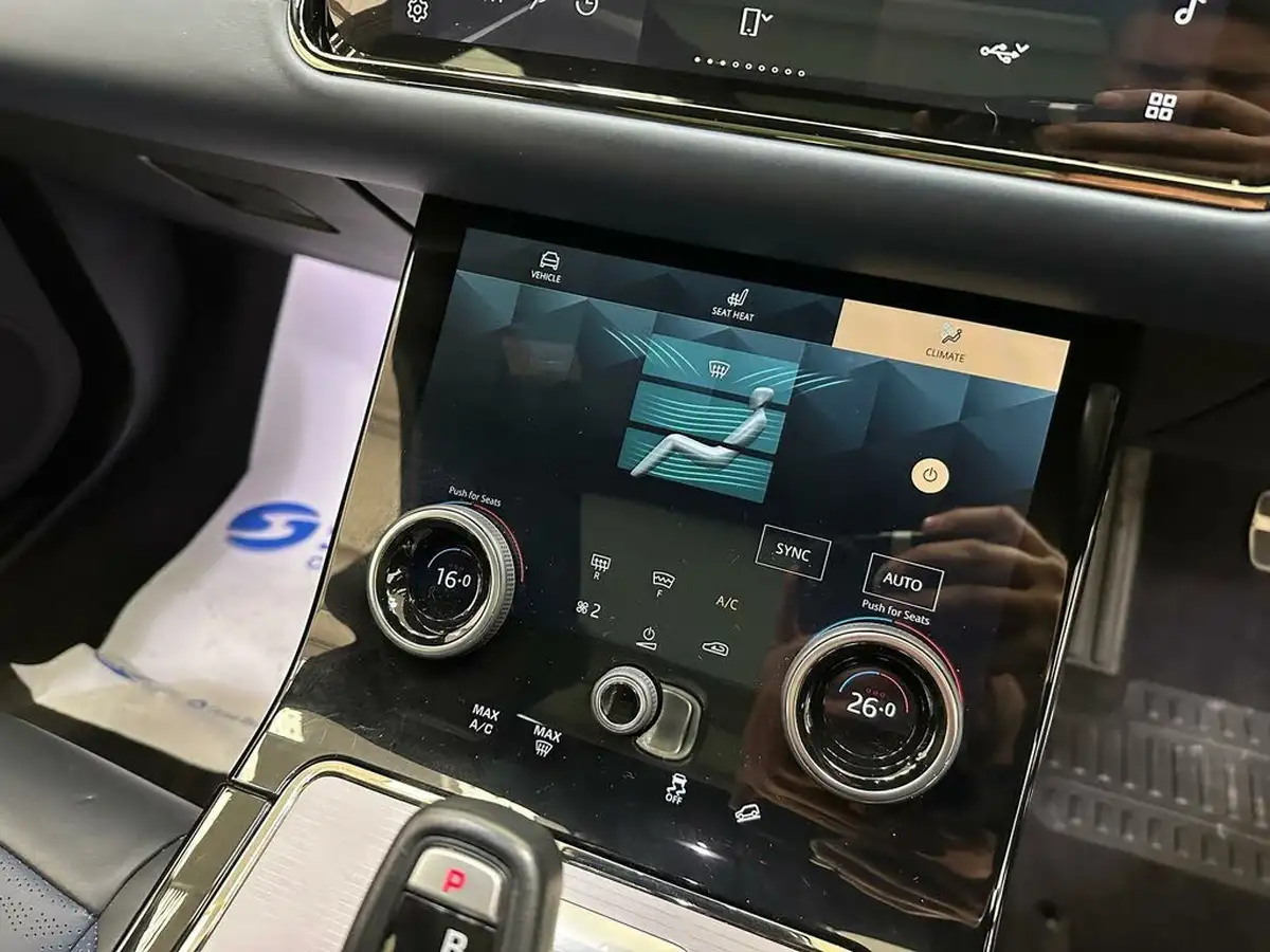 2021-land-rover-range-rover-evoque-15-p300e-r-dynamic-hse-big-11