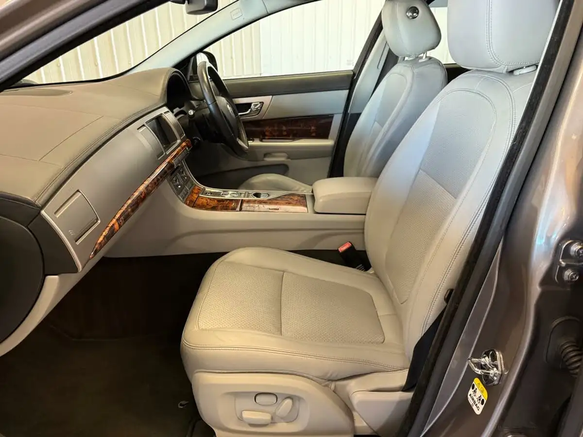 2010-jaguar-xf-30td-premium-luxury-big-7