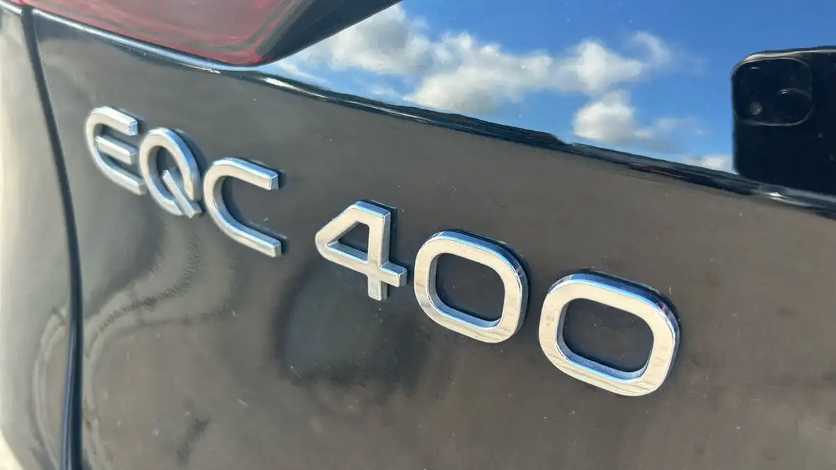2021-mercedes-benz-eqc-e-eqc-400-amg-line-big-28