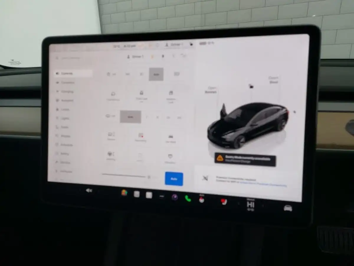 2022-tesla-model-3-e-rwd-big-10