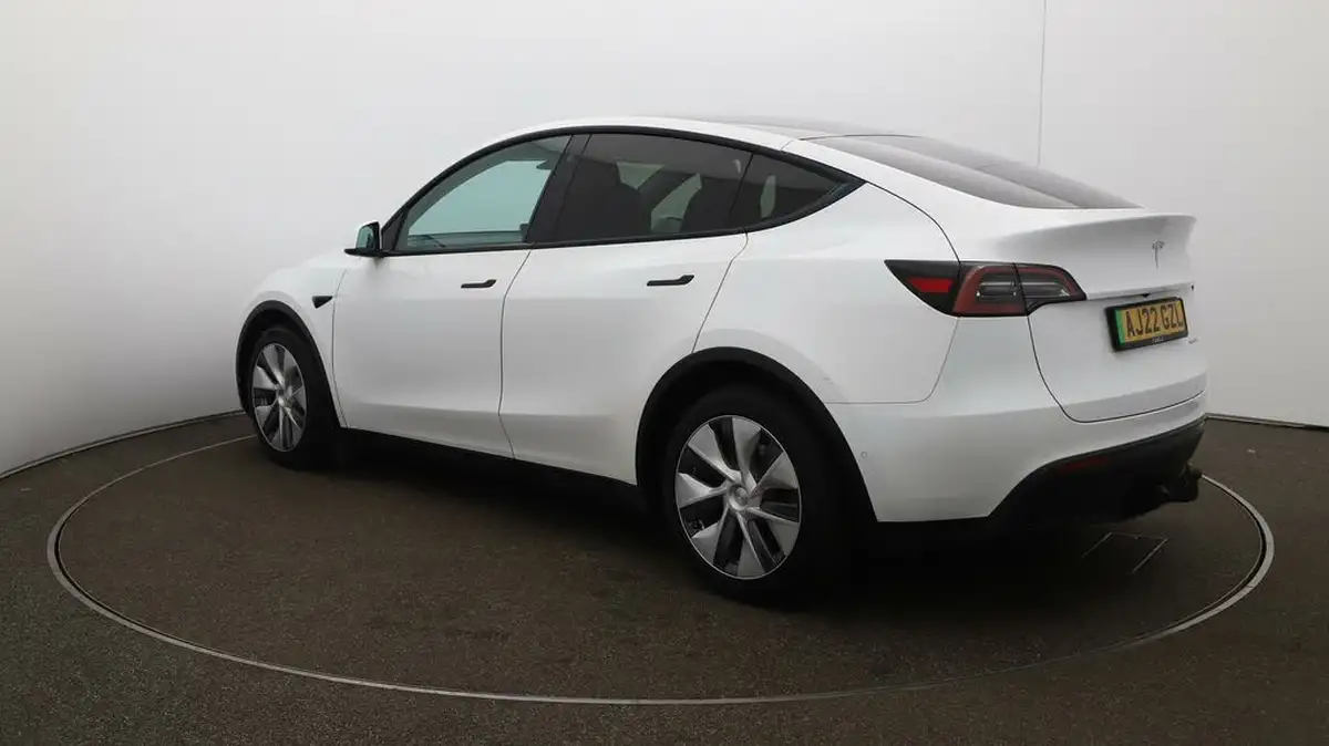 2022-tesla-model-y-e-long-range-big-55