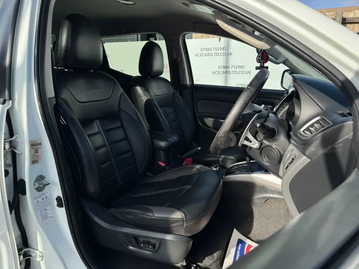 2015-mitsubishi-l200-24di-d-barbarian-auto-big-10
