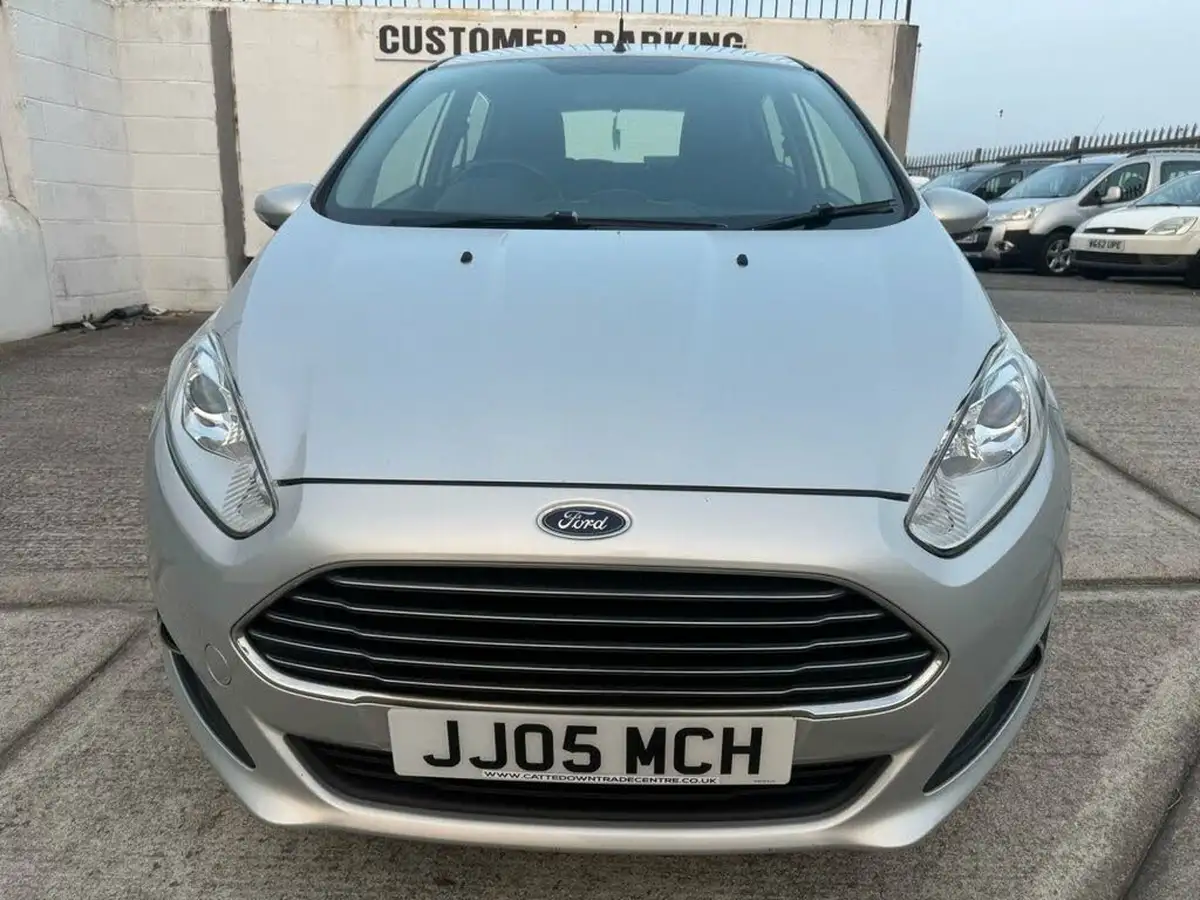 2013-ford-fiesta-125-zetec-5d-big-7