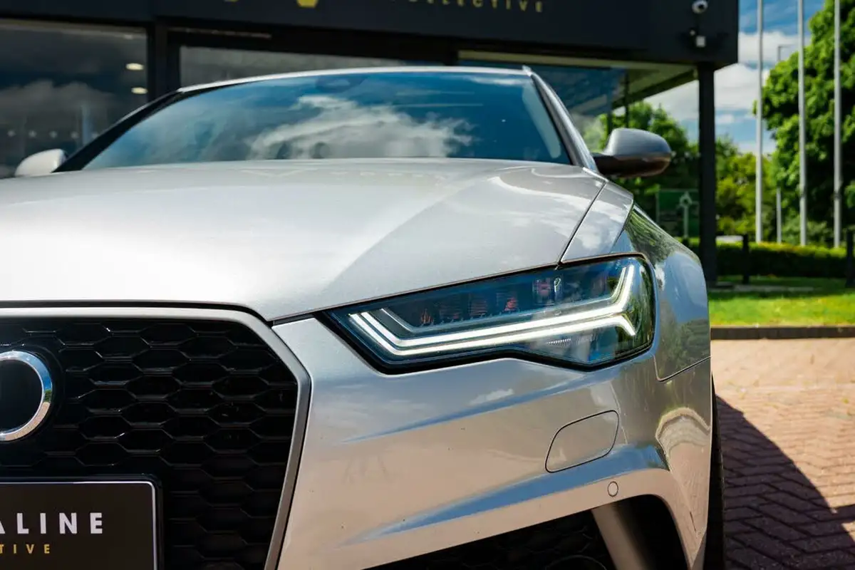 2016-audi-rs6-avant-40-quattro-performance-big-9