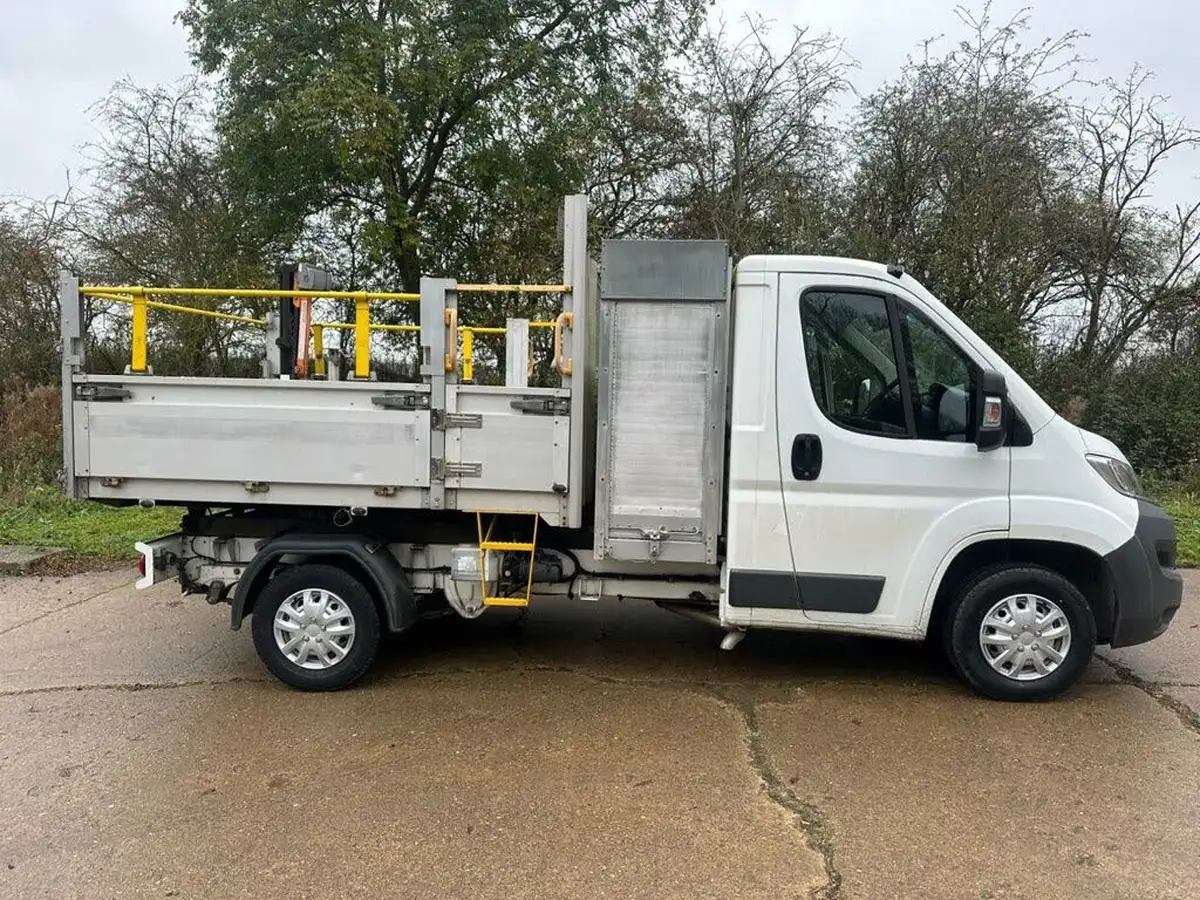 2016-citroen-relay-22td-35-l2-130-chassis-cab-big-8