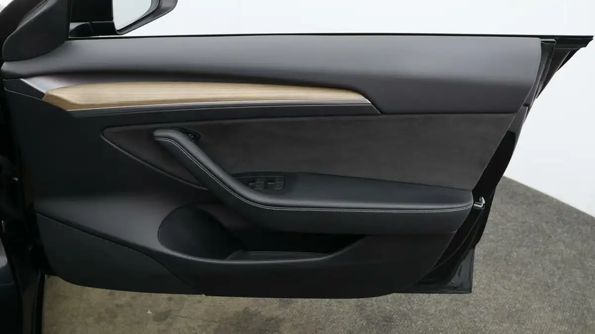 2022-tesla-model-3-e-long-range-big-14