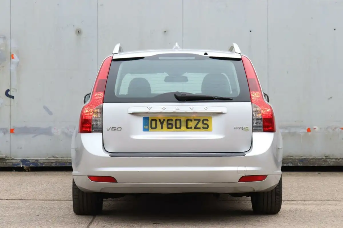 2010-volvo-v50-16td-drive-se-lux-115bhp-big-4