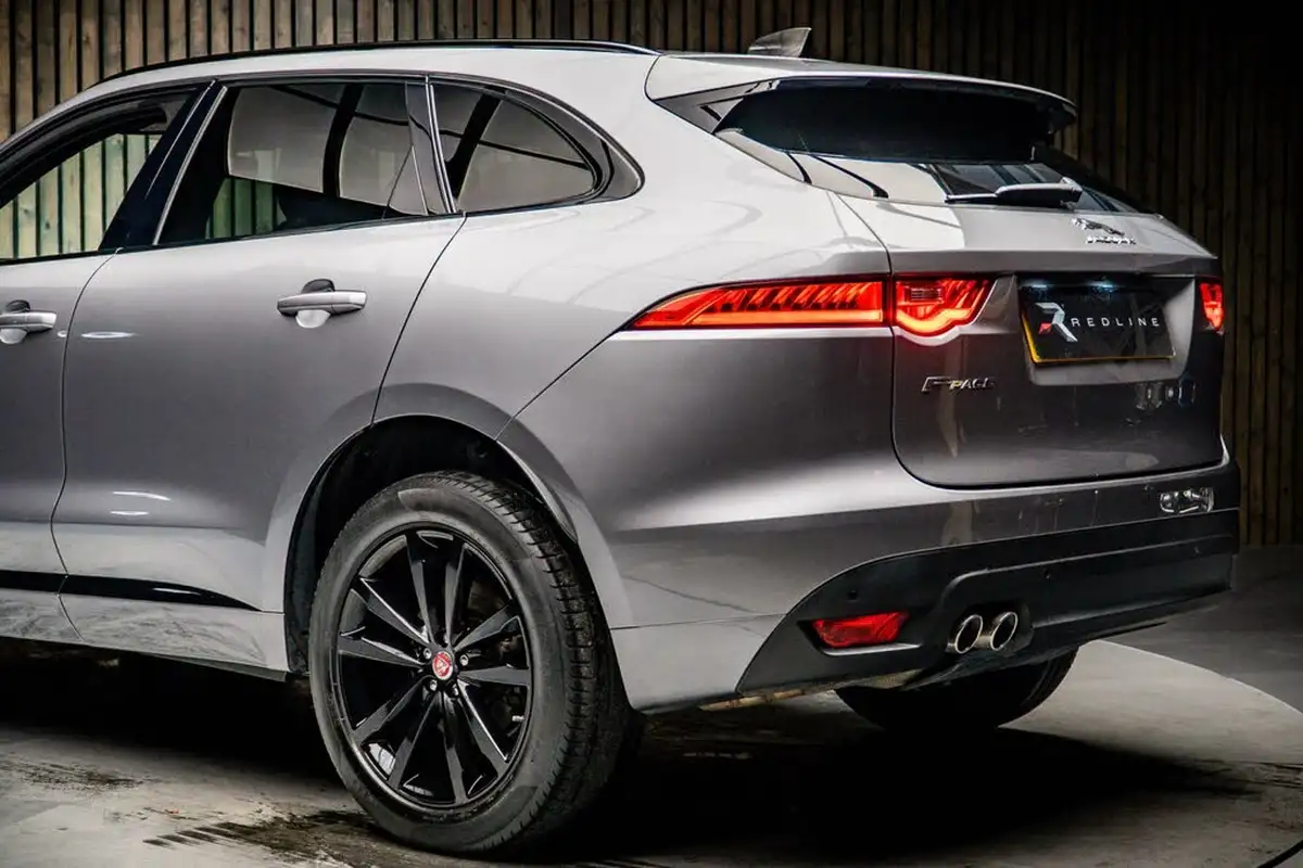 2019-jaguar-f-pace-20-i4d-chequered-flag-180ps-big-16