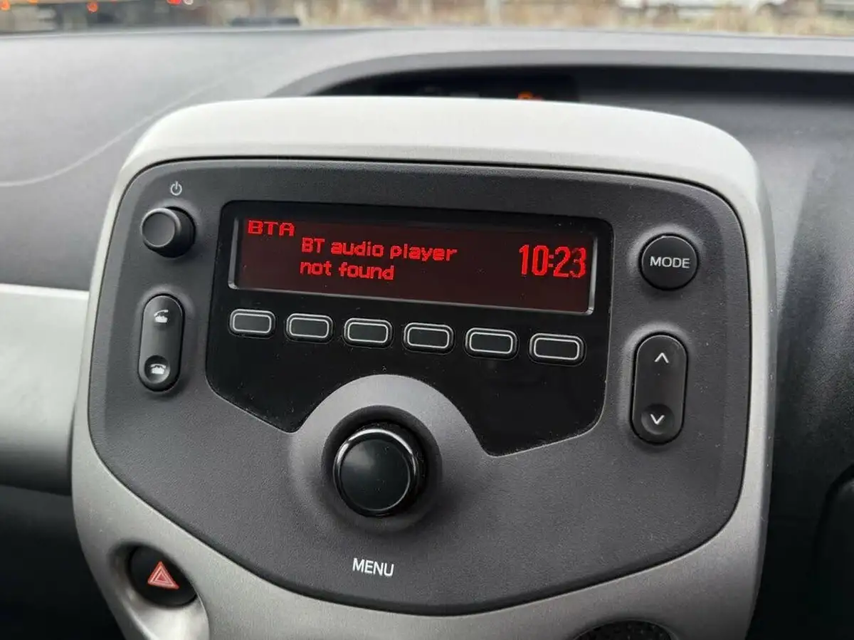 2015-toyota-aygo-10-vvt-i-x-play-3d-big-31