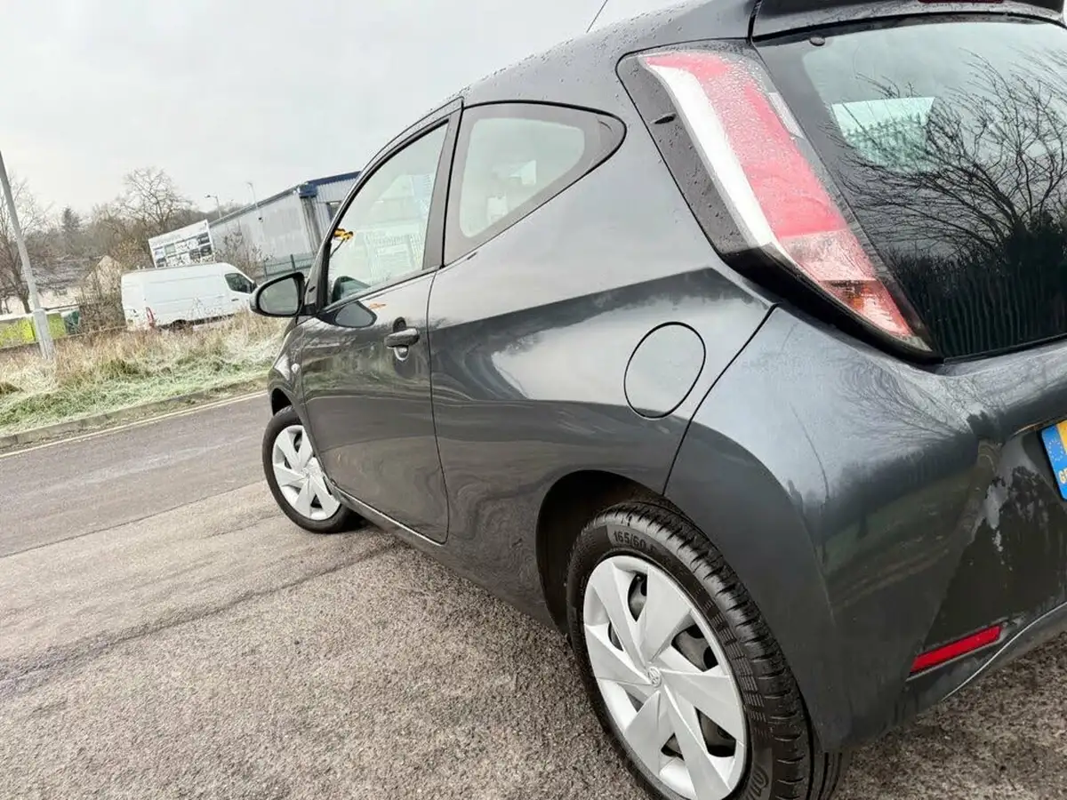2015-toyota-aygo-10-vvt-i-x-play-3d-big-7