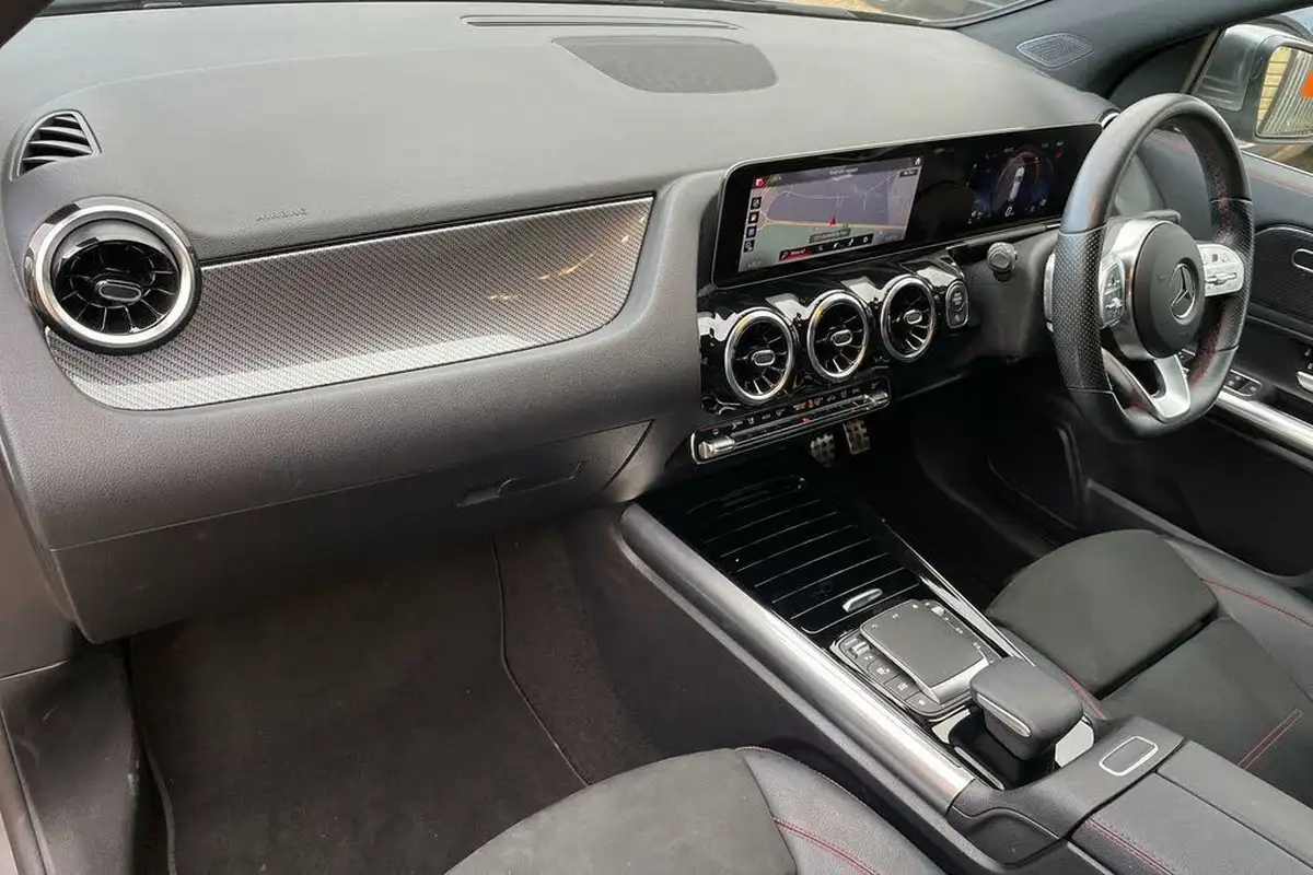 2021-mercedes-benz-gla-class-13-gla-200-amg-line-executive-big-27