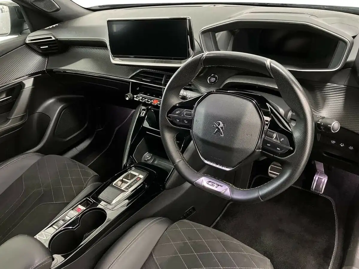 2022-peugeot-2008-suv-e-gt-premium-big-7