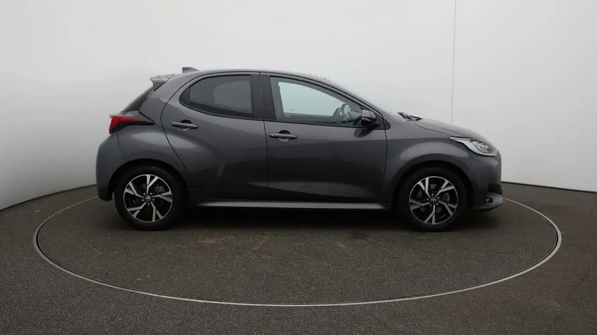 2024-toyota-yaris-15-vvt-i-design-big-47
