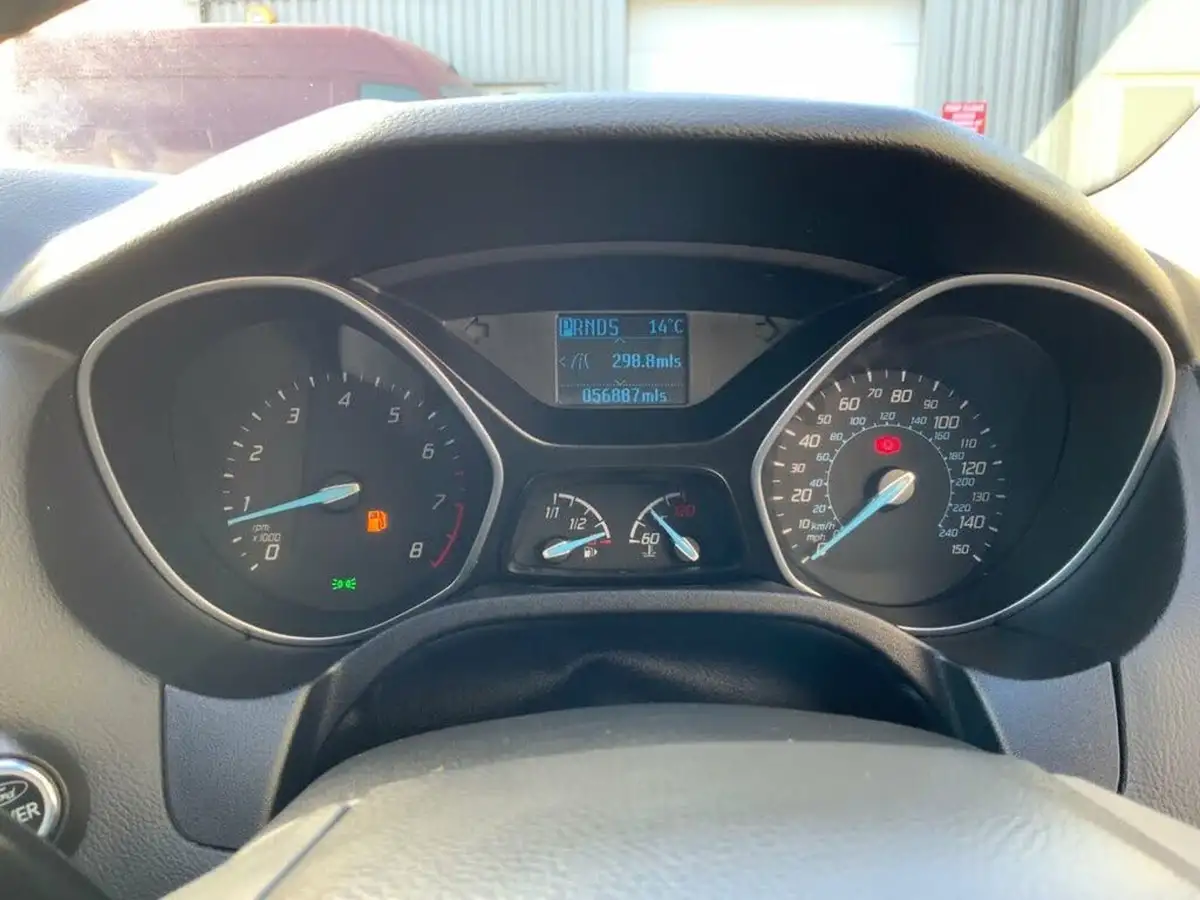 2013-ford-focus-16-zetec-s-ti-vct-125ps-hatchback-powershift-big-35
