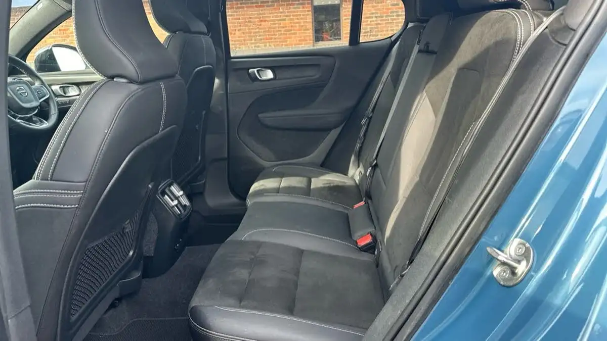 2022-volvo-c40-e-twin-recharge-pro-big-29