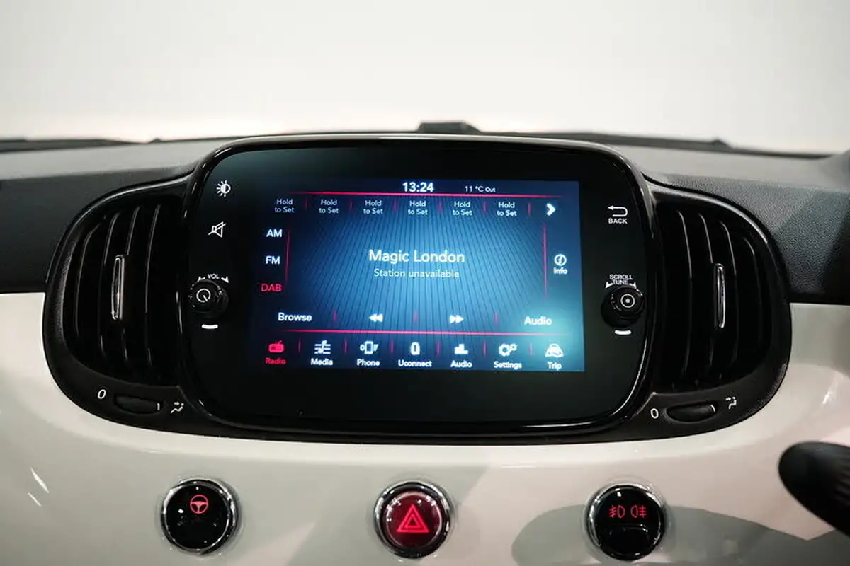 2022-fiat-500-10-dolcevita-big-32
