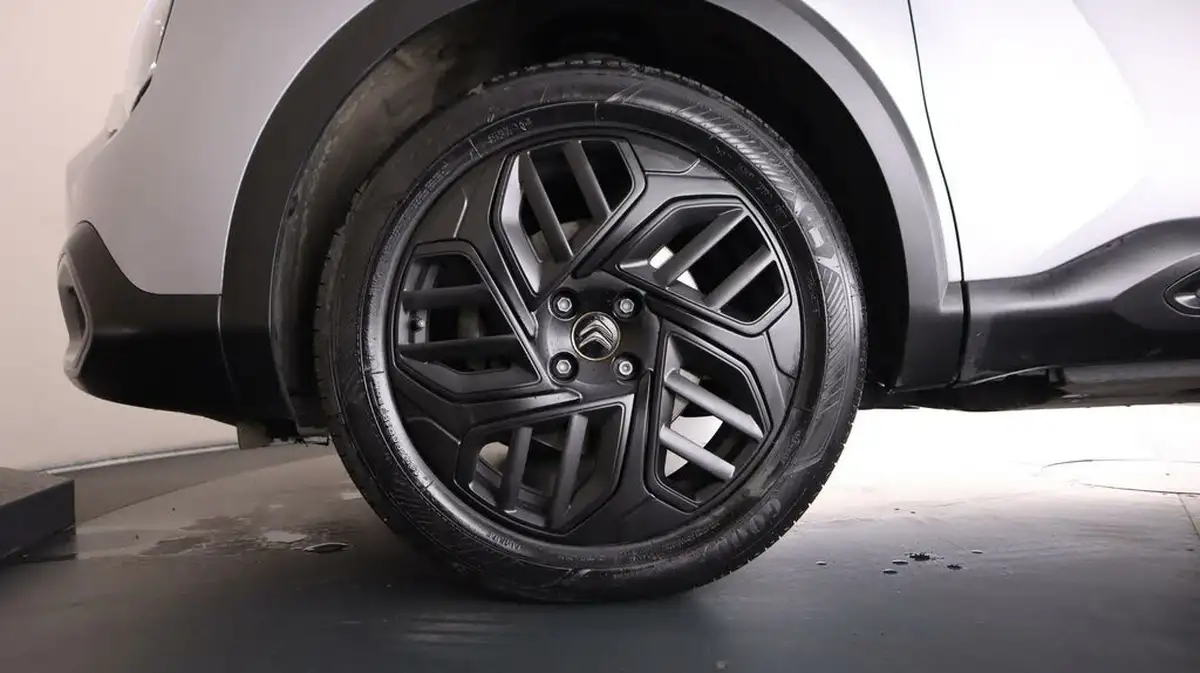 2021-citroen-c4-12-puretech-sense-plus-big-18