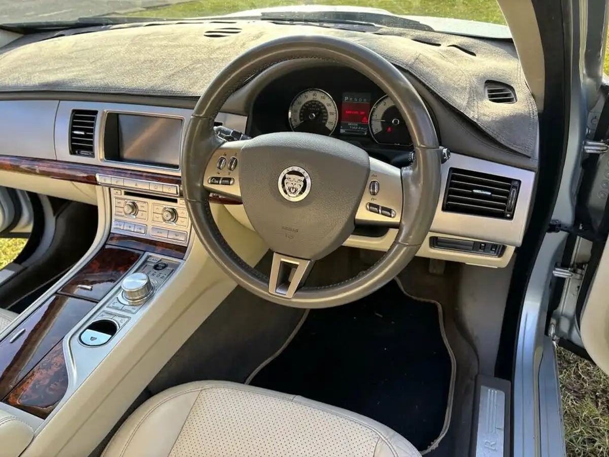 2009-jaguar-xf-30td-premium-luxury-big-17