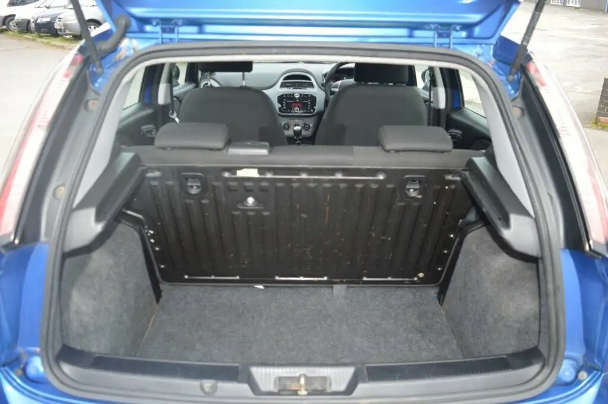 2011-fiat-punto-evo-12-active-5d-big-21