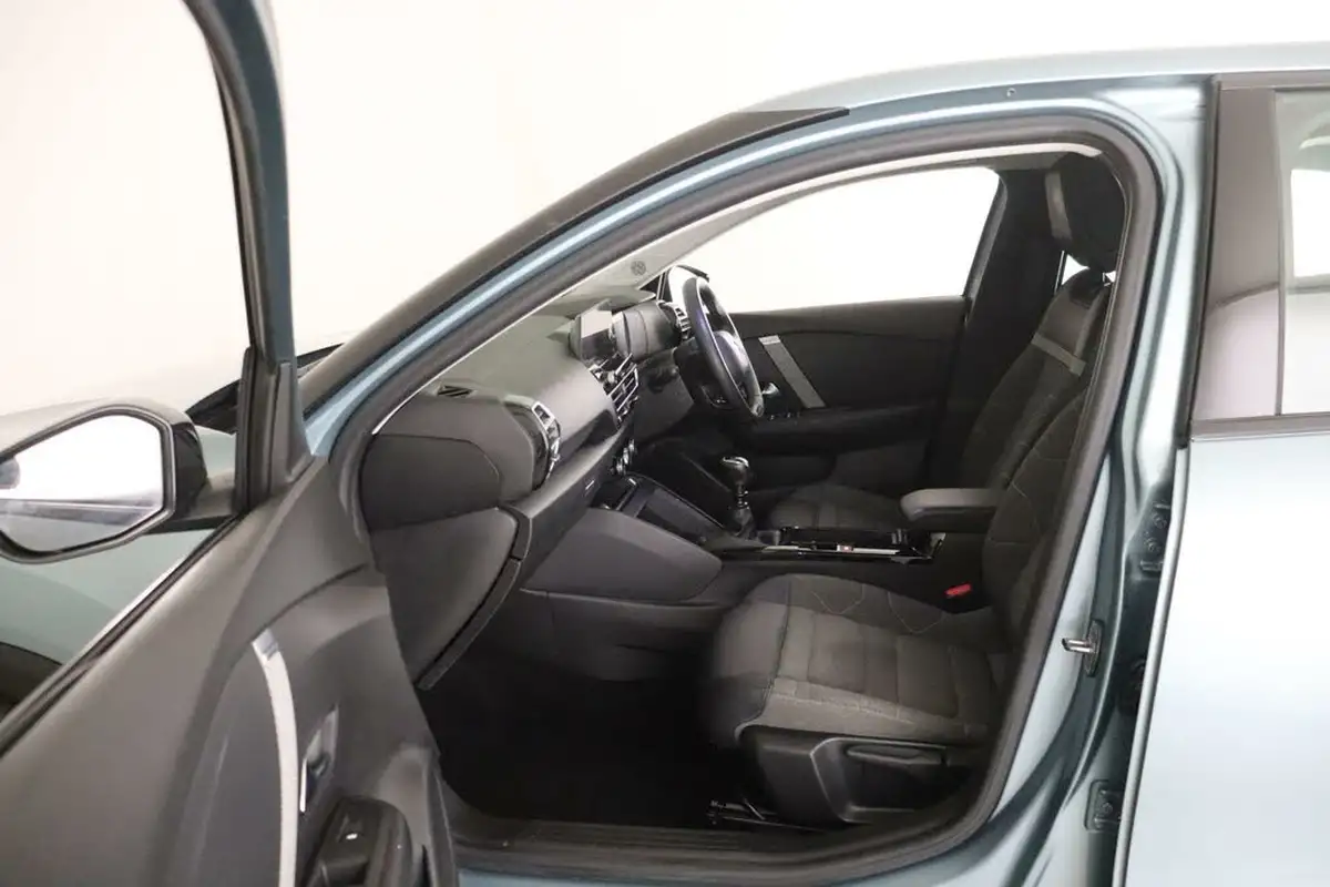 2021-citroen-c4-12-puretech-sense-big-9