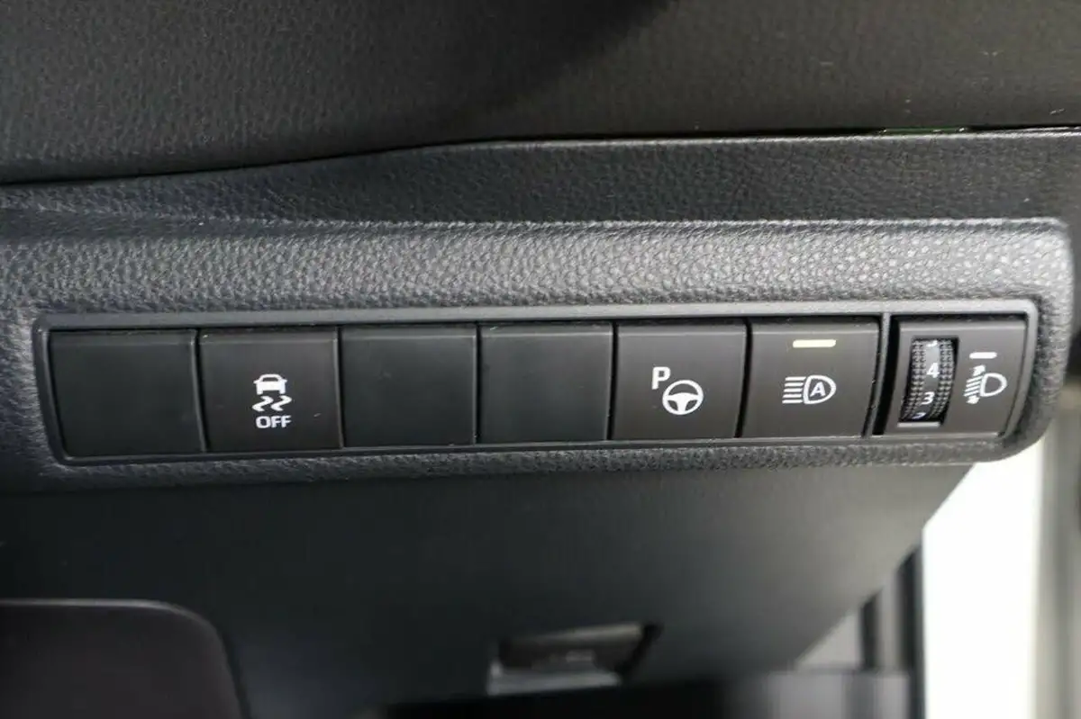 2021-toyota-corolla-18-vvt-i-icon-tech-spare-wheel-hatchback-5d-big-27