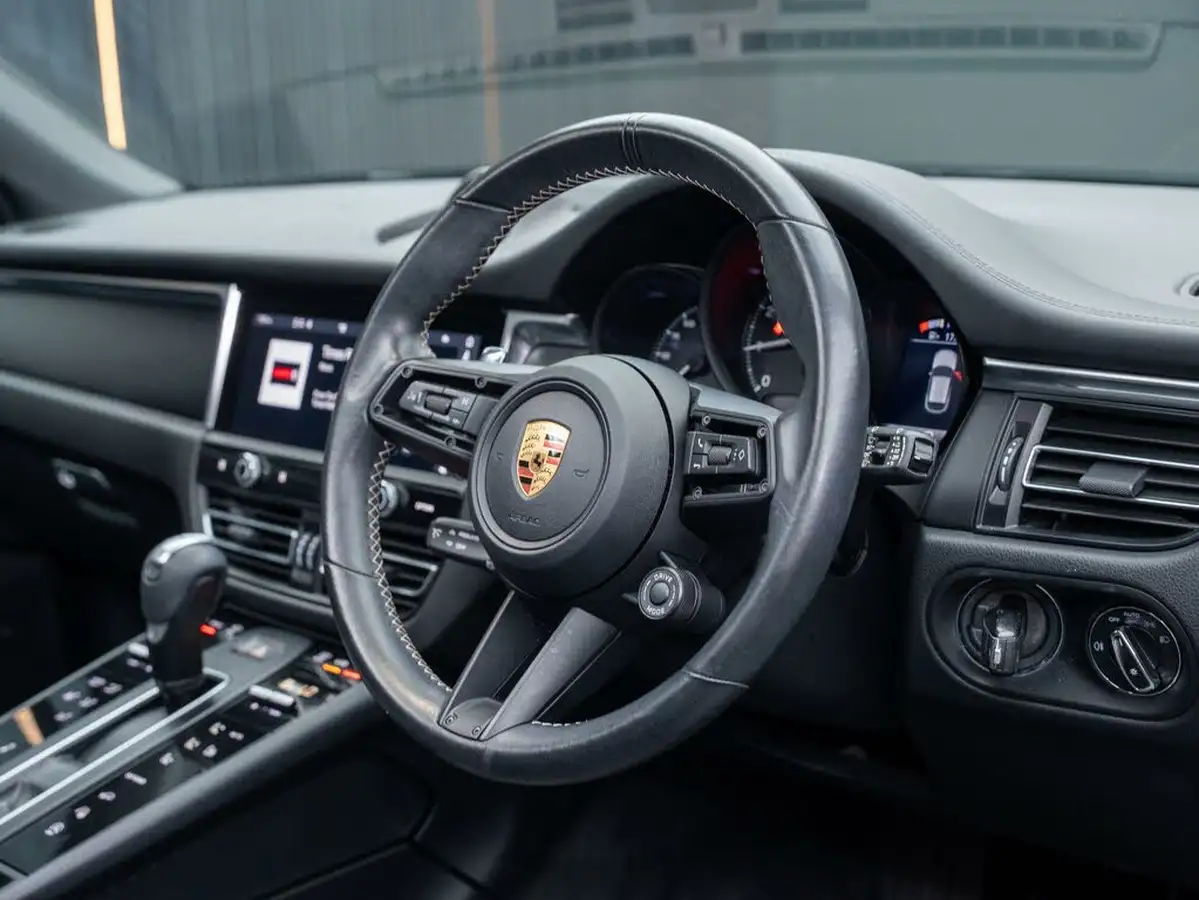 2022-porsche-macan-20-big-31