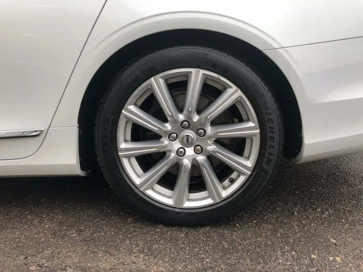 2017-volvo-v90-20td-d5-inscription-big-4