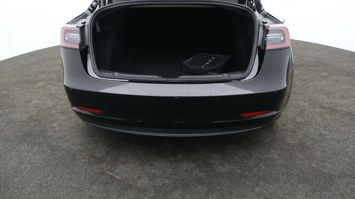 2022-tesla-model-3-e-long-range-big-16