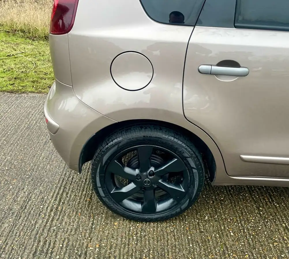 2011-nissan-note-16-tekna-big-41