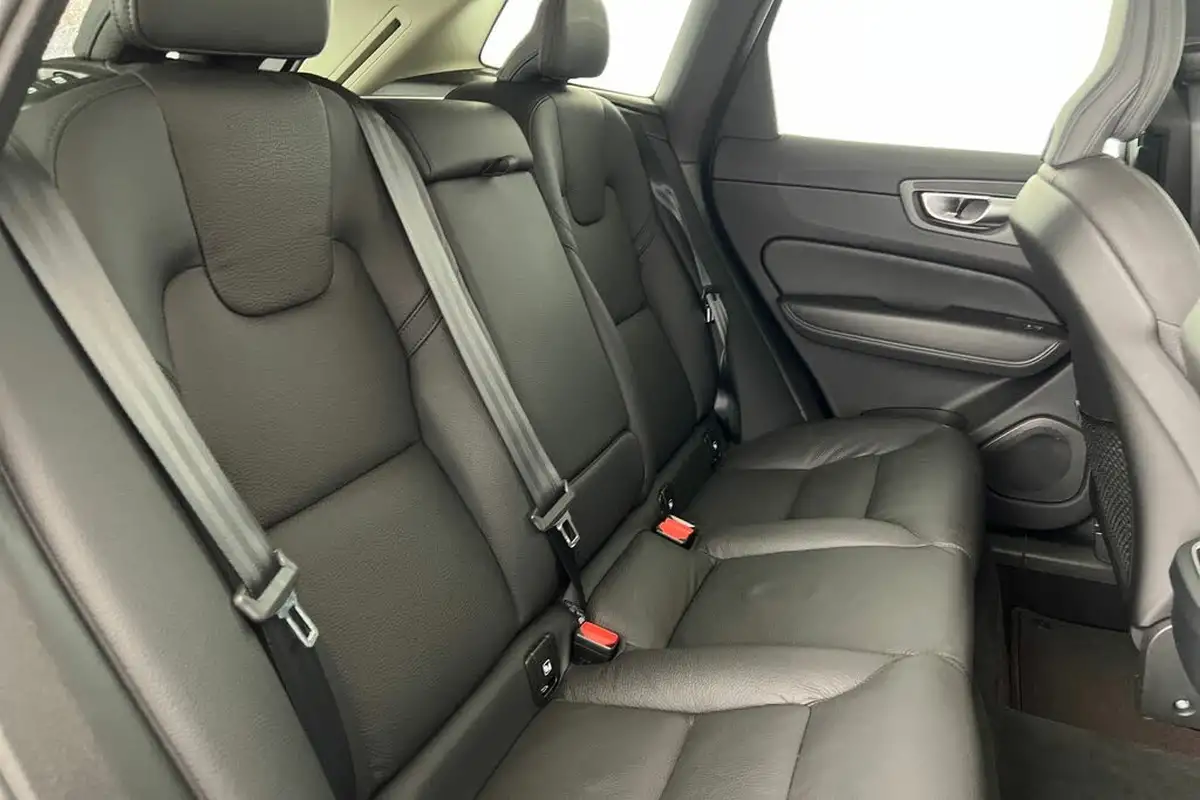 2024-volvo-xc60-20-b5-plus-big-28