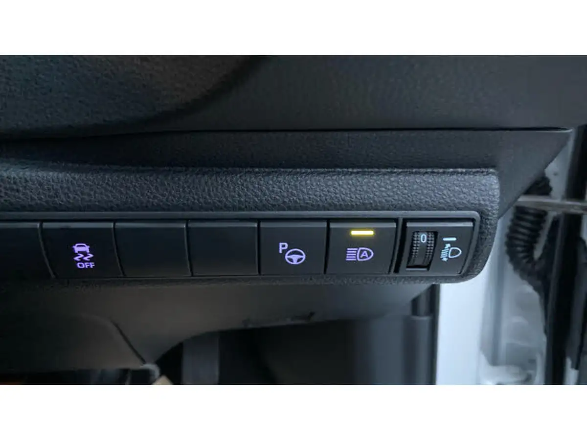 2021-toyota-corolla-18-vvt-i-icon-tech-trk-hatchback-5d-big-23
