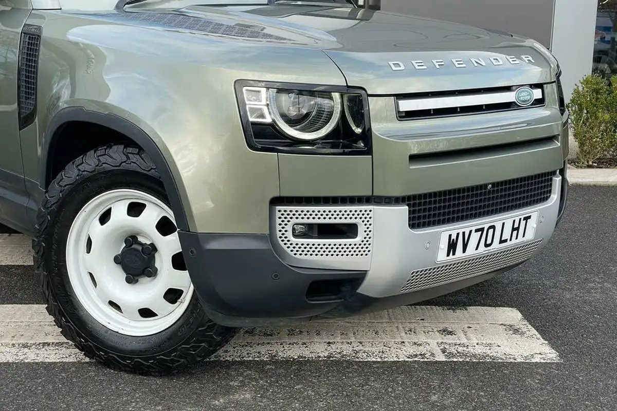 2020-land-rover-110-defender-20-p300-se-110-big-26
