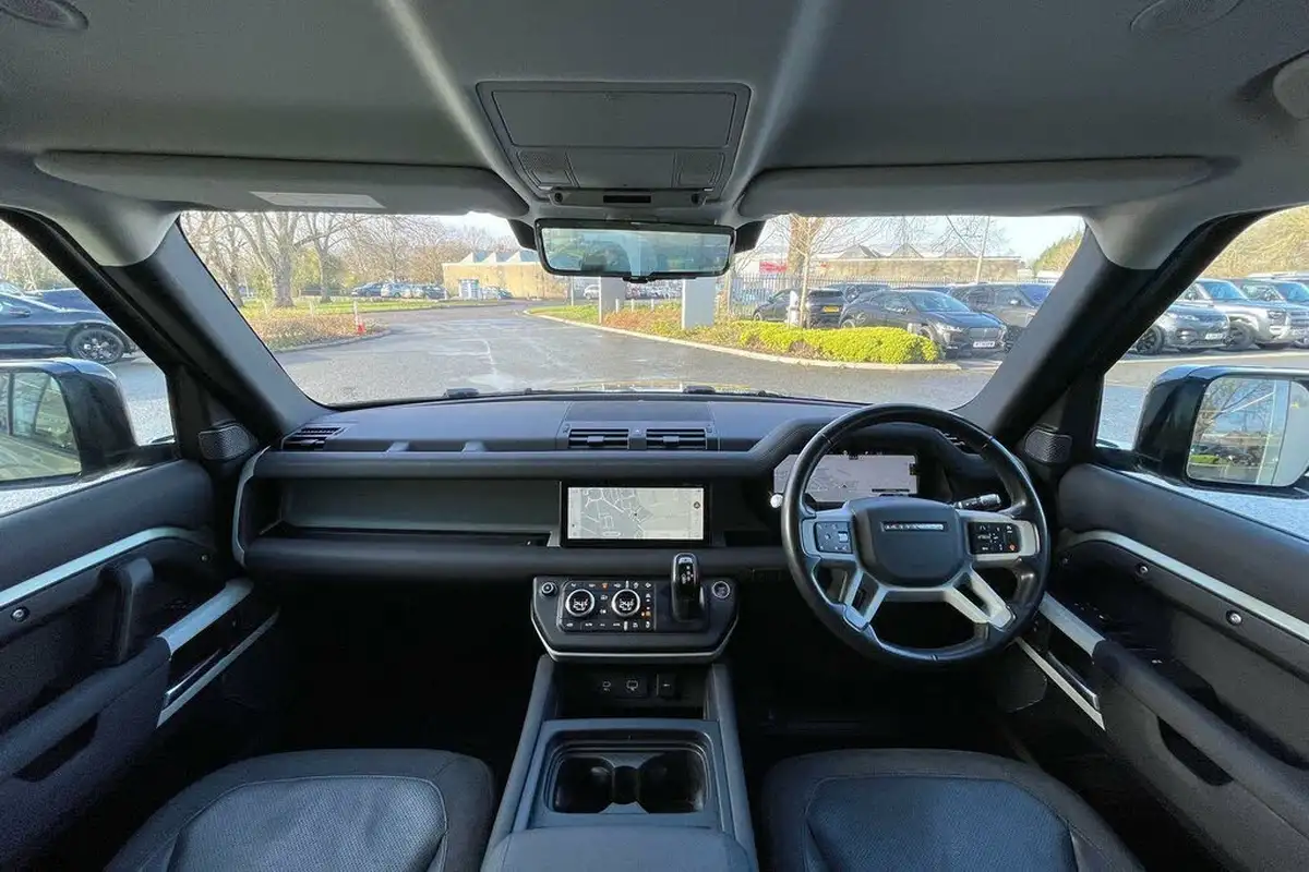 2020-land-rover-110-defender-20-p300-se-110-big-2