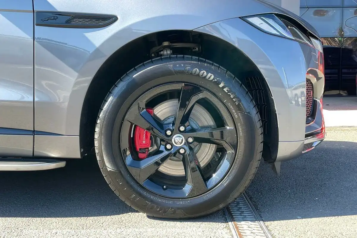2024-jaguar-f-pace-20-p400e-r-dynamic-se-black-big-19