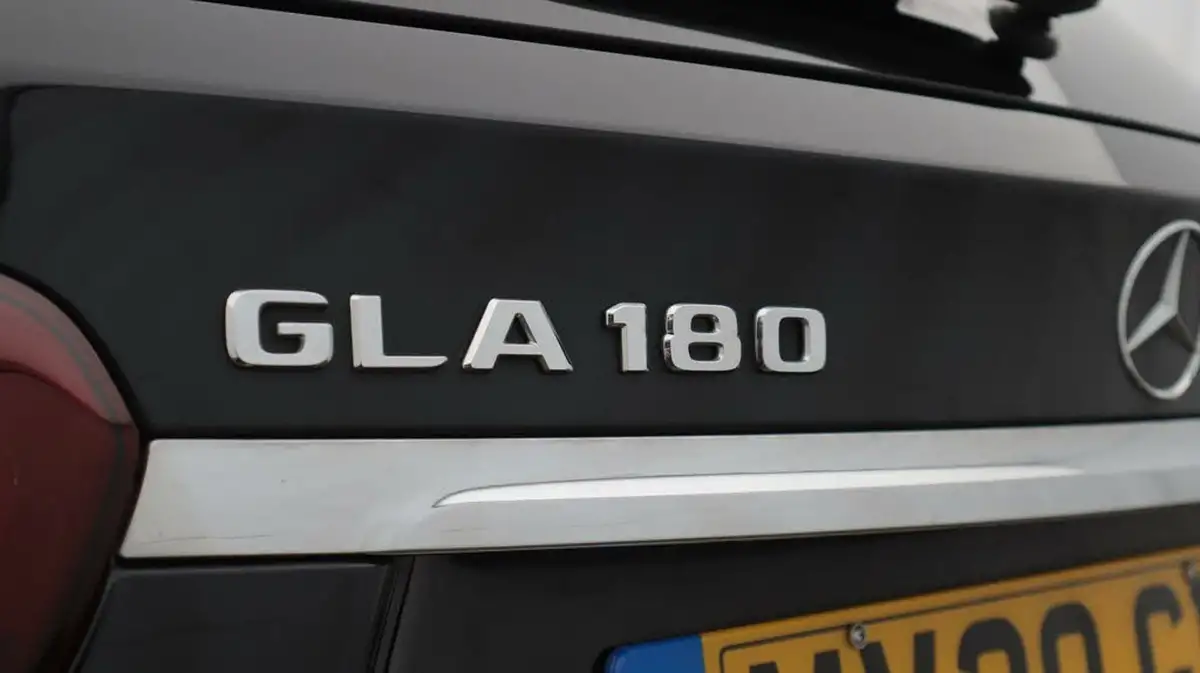 2020-mercedes-benz-gla-class-16-gla-180-amg-line-edition-7g-dct-big-20