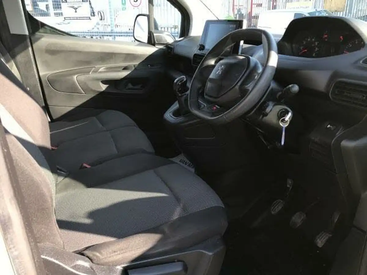 2020-peugeot-partner-15-bluehdi-950-professional-100ps-eu6dt-long-panel-big-19