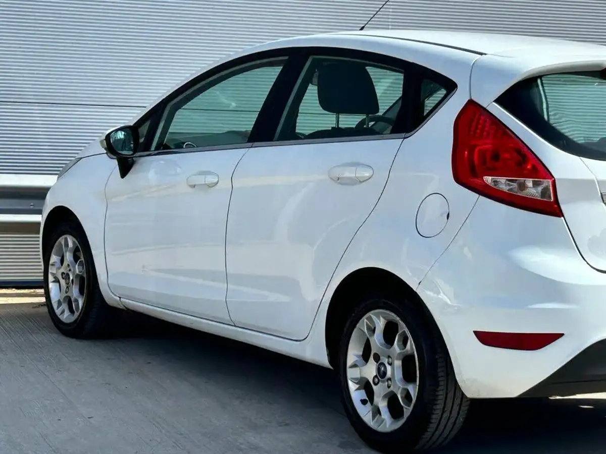 2012-ford-fiesta-14-zetec-5d-big-8