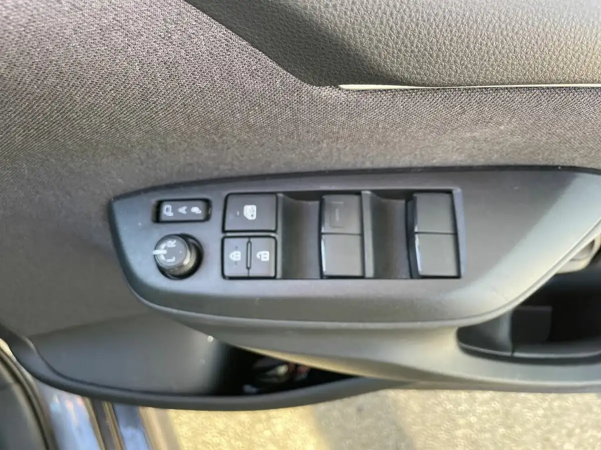 2023-mazda-mazda2-15-select-big-19