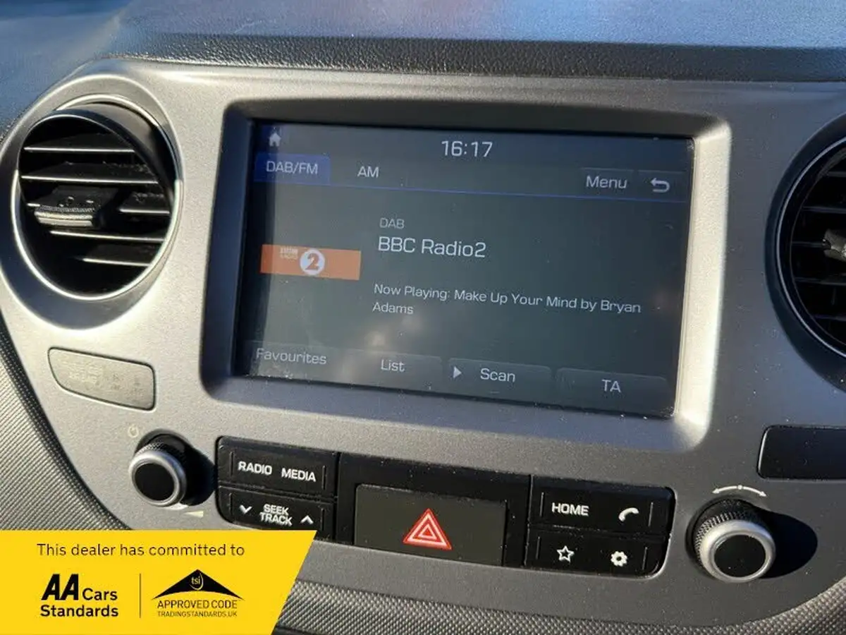 2019-hyundai-i10-10-premium-67ps-big-10