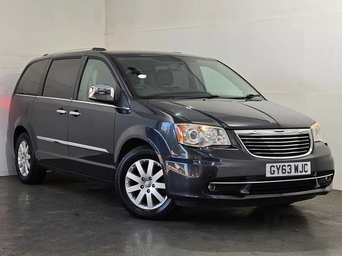 2014-chrysler-grand-voyager-28td-limited-big-2