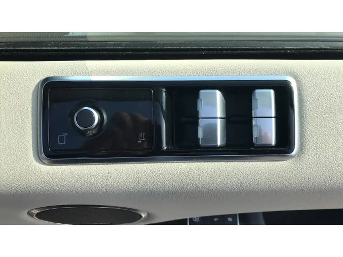 2022-land-rover-range-rover-sport-30-d300-hse-silver-big-41